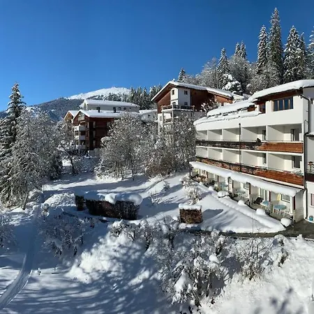 Haus Am Waldrand 公寓式酒店 3*