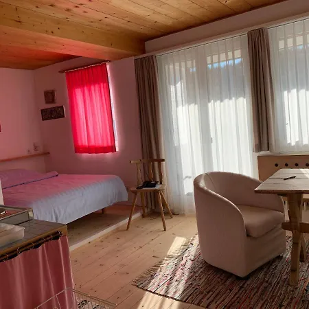 Apart-hotel Haus Am Waldrand Flims