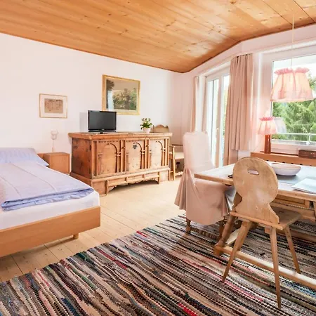 Apart-hotel Haus Am Waldrand Flims