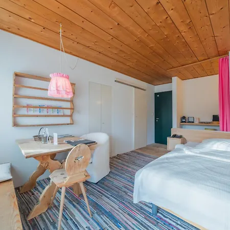 Haus Am Waldrand Aparthotel Flims